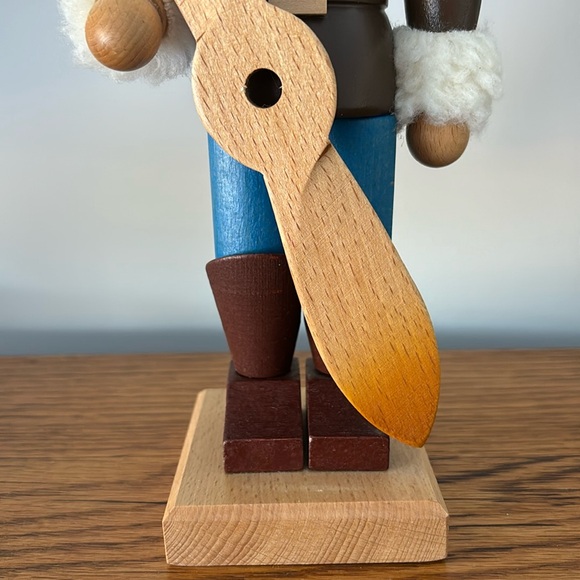 Aviator Nutcracker - Picture 5 of 10